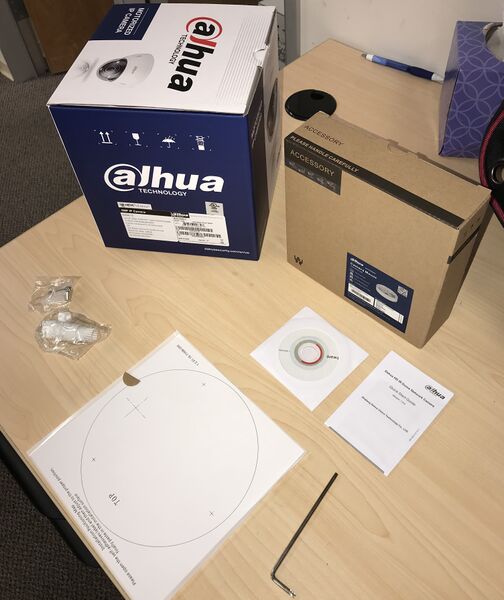 File:N28BL7Z BoxContents.JPG