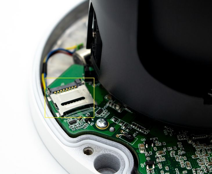 File:22204UENI SD Slot.jpg